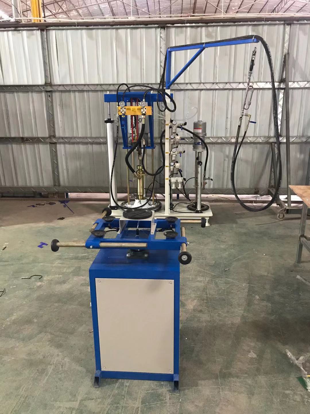 打膠機(jī)工作過程中膠體出現(xiàn)結(jié)皮或硫化現(xiàn)象的原因